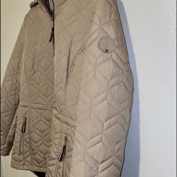 Tommy Hilfiger Women’s Classic Quilted Jacket - Picture 2 of 10